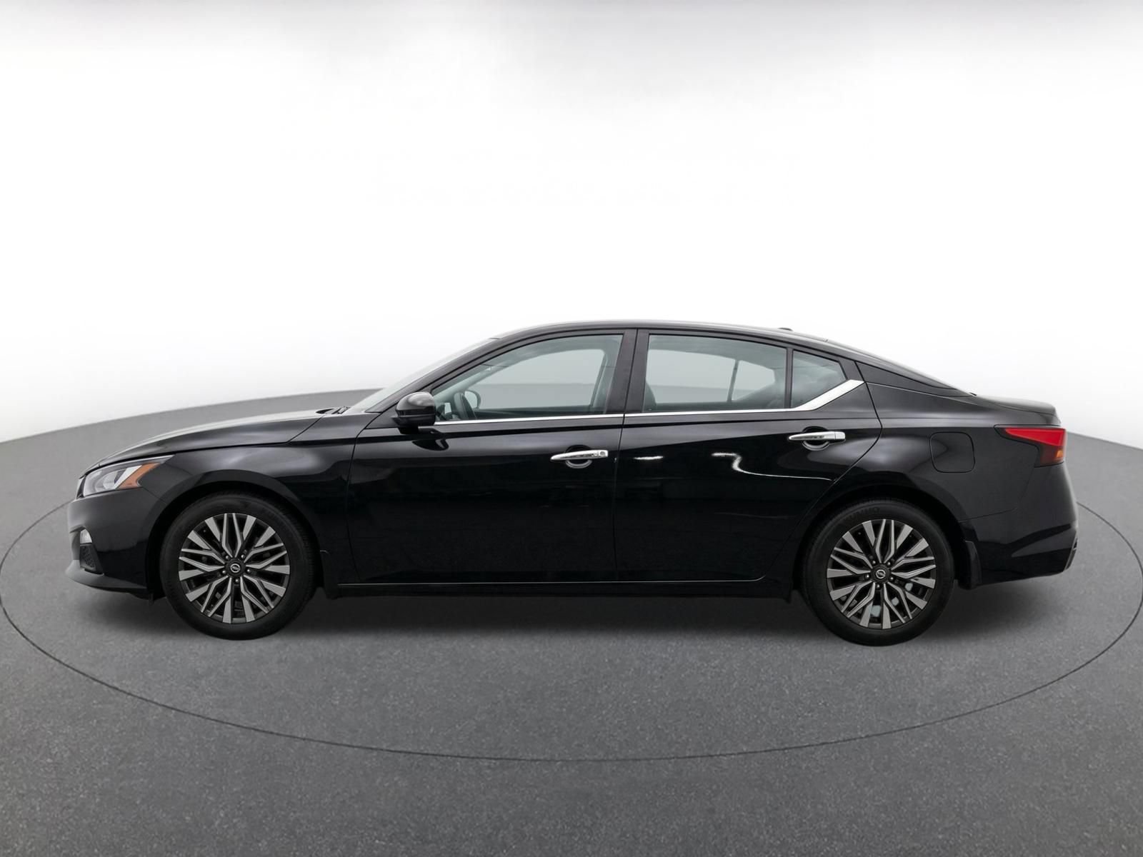 Used 2025 Nissan Altima 2.5 SV FWD image 4