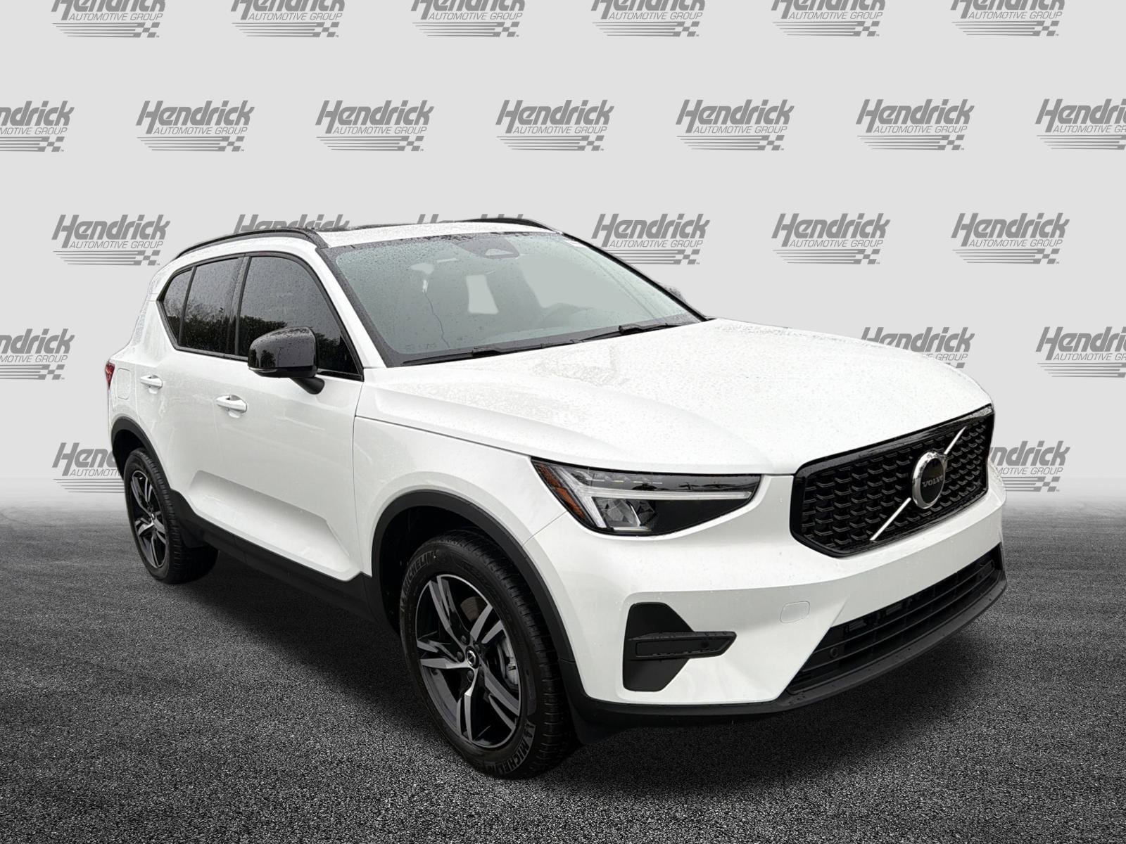 New 2026 Volvo XC40 B4 Core image 2