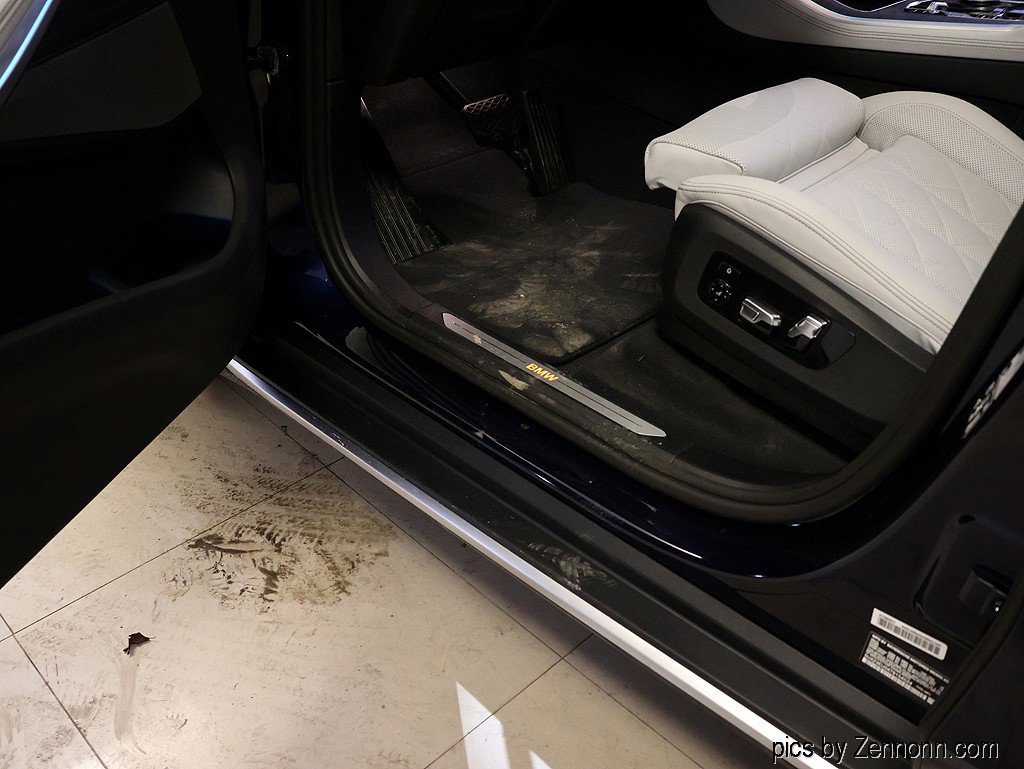 Used 2026 BMW X5 xDrive40i w/ Climate Comfort Package image 29