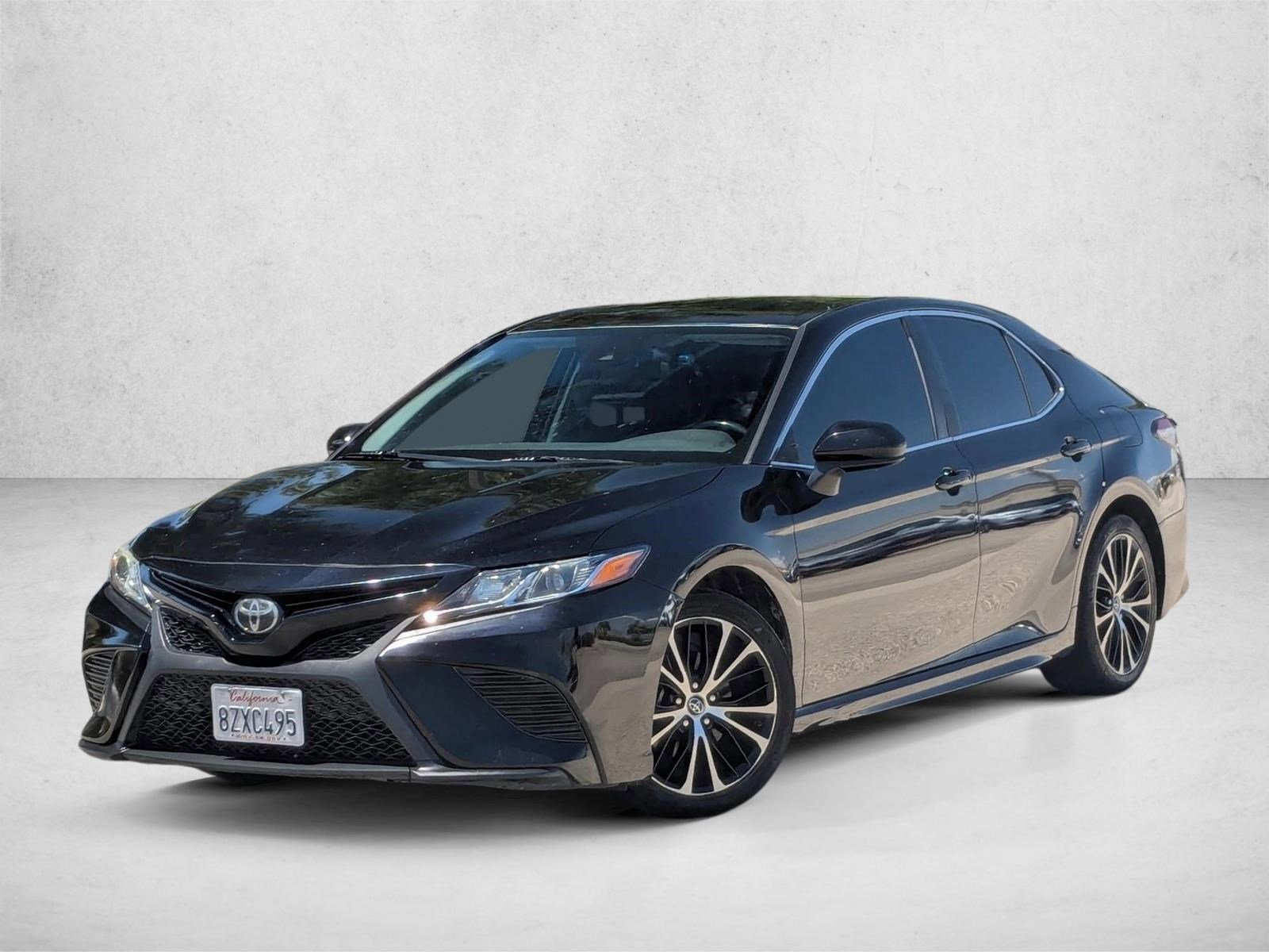 Used 2019 Toyota Camry SE w/ Carpet Mat Package FWD image 1