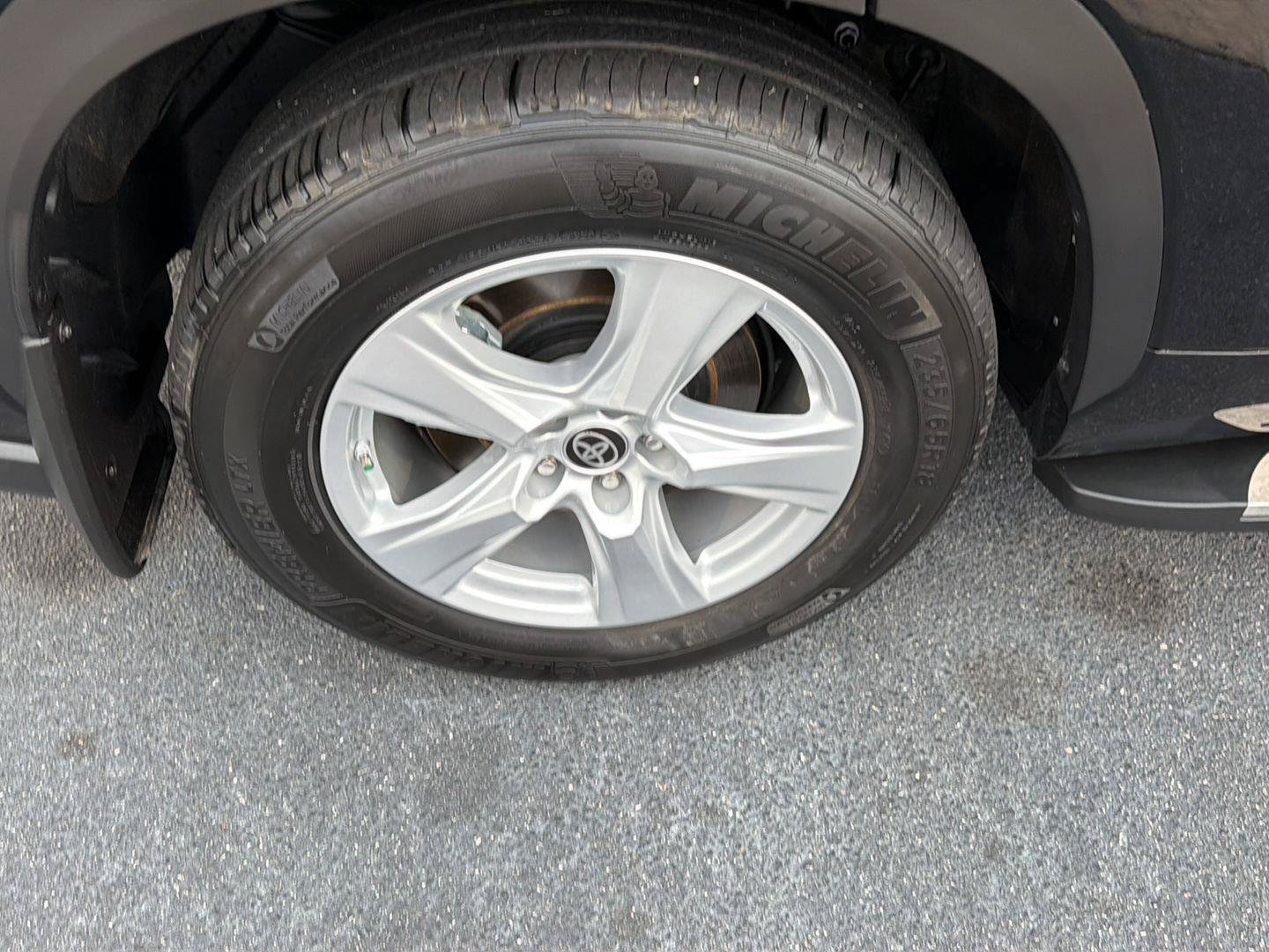 Certified 2024 Toyota Highlander LE AWD/4WD image 39