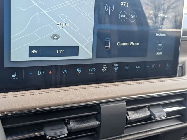 Used 2023 Lincoln Corsair Reserve w/ Towing Package AWD/4WD image 22