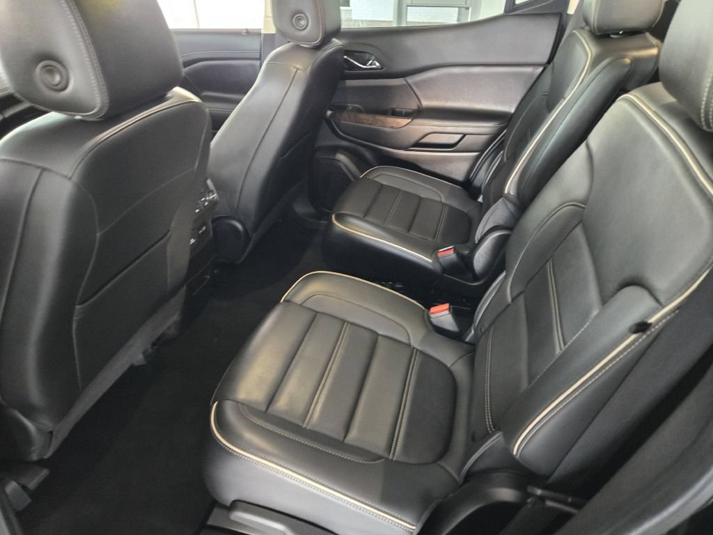 Certified 2023 GMC Acadia Denali w/ Denali Ultimate Package AWD/4WD image 18