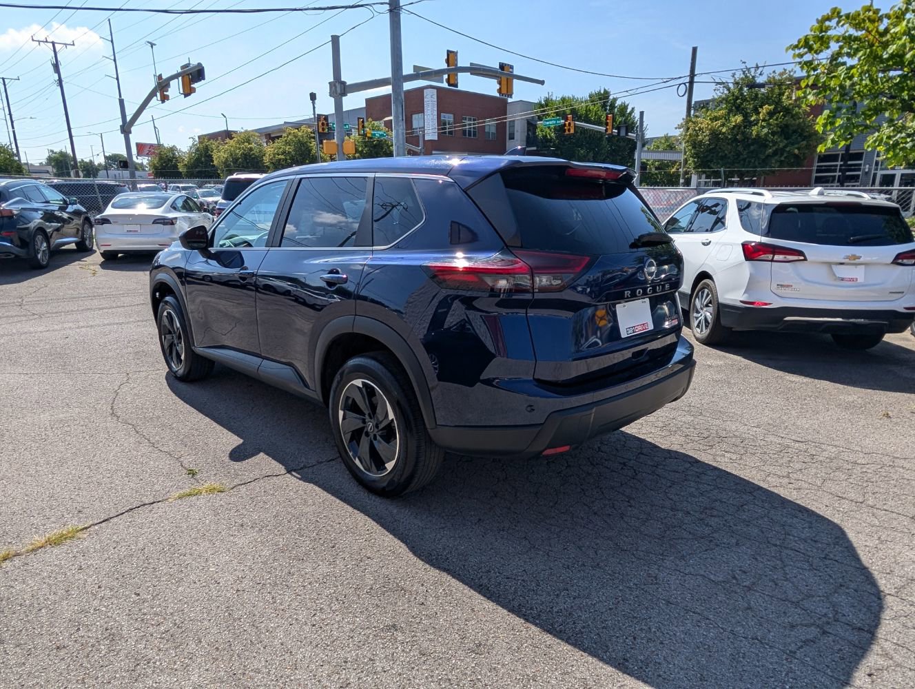 Used 2024 Nissan Rogue SV image 8