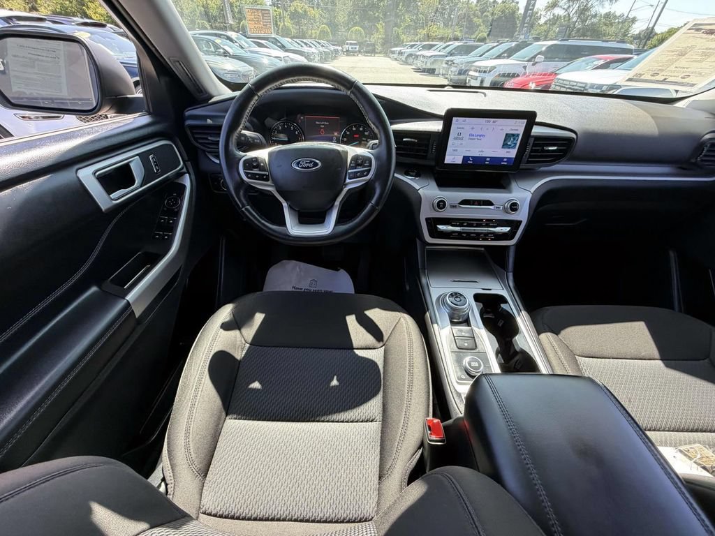 Used 2023 Ford Explorer XLT AWD/4WD image 14