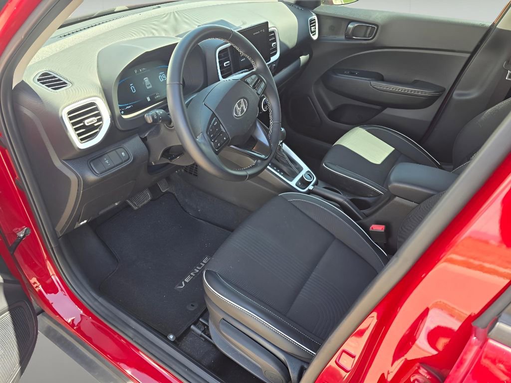 Used 2023 Hyundai Venue Limited FWD image 16