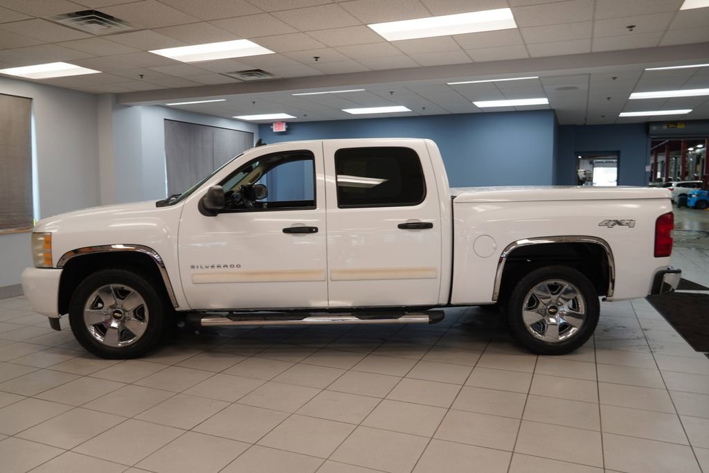 Used 2011 Chevrolet Silverado 1500 LT w/ All-Star Edition AWD/4WD image 2