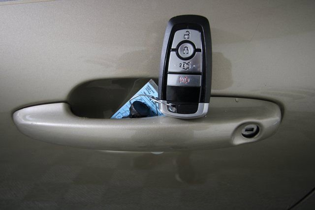 Used 2021 Ford Escape SE image 34