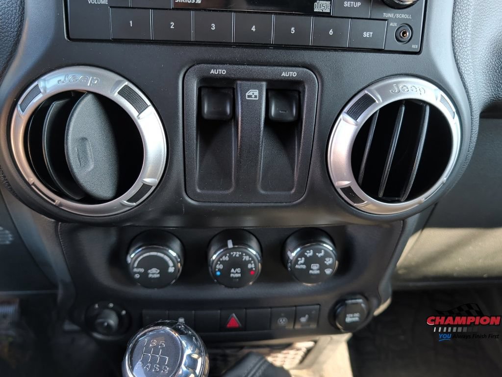 Used 2014 Jeep Wrangler Rubicon w/ Power Convenience Group AWD/4WD image 21