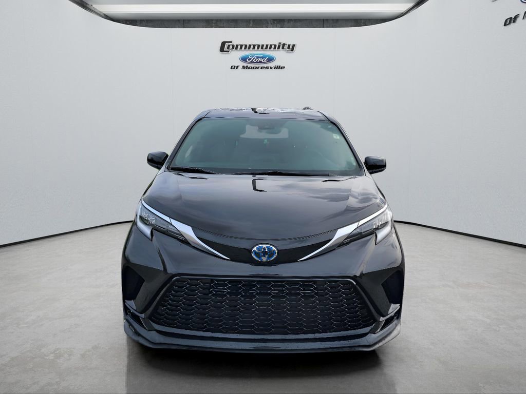Used 2024 Toyota Sienna XSE AWD/4WD image 2