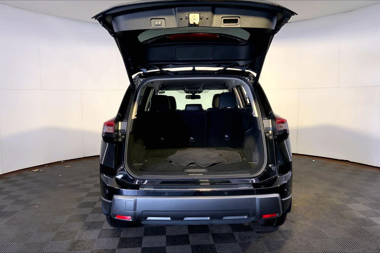 Used 2024 Nissan Rogue SL AWD/4WD image 35
