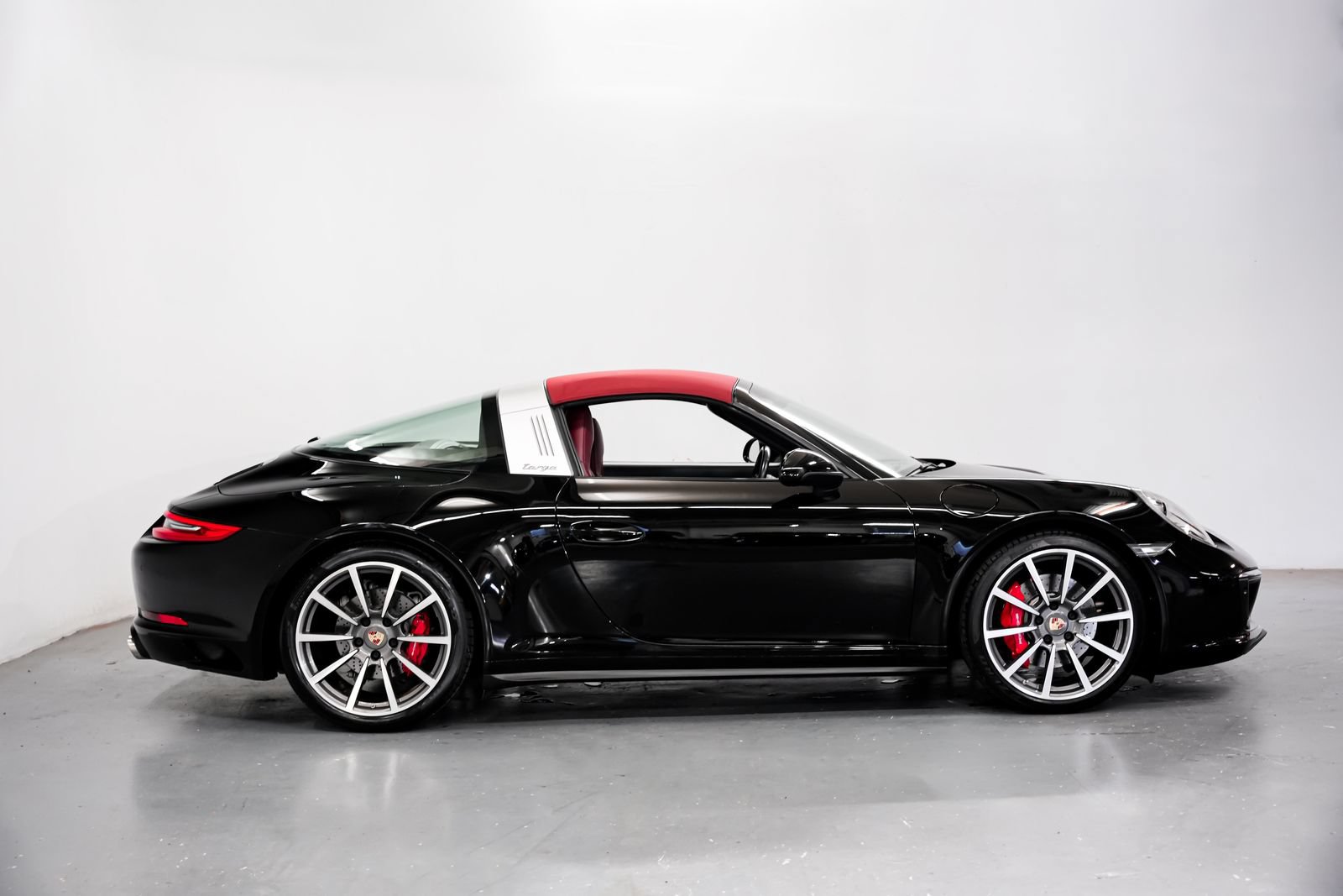 Used 2018 Porsche 911 Targa 4S AWD/4WD image 2