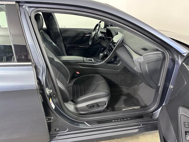 Used 2019 Toyota Avalon Touring FWD image 10