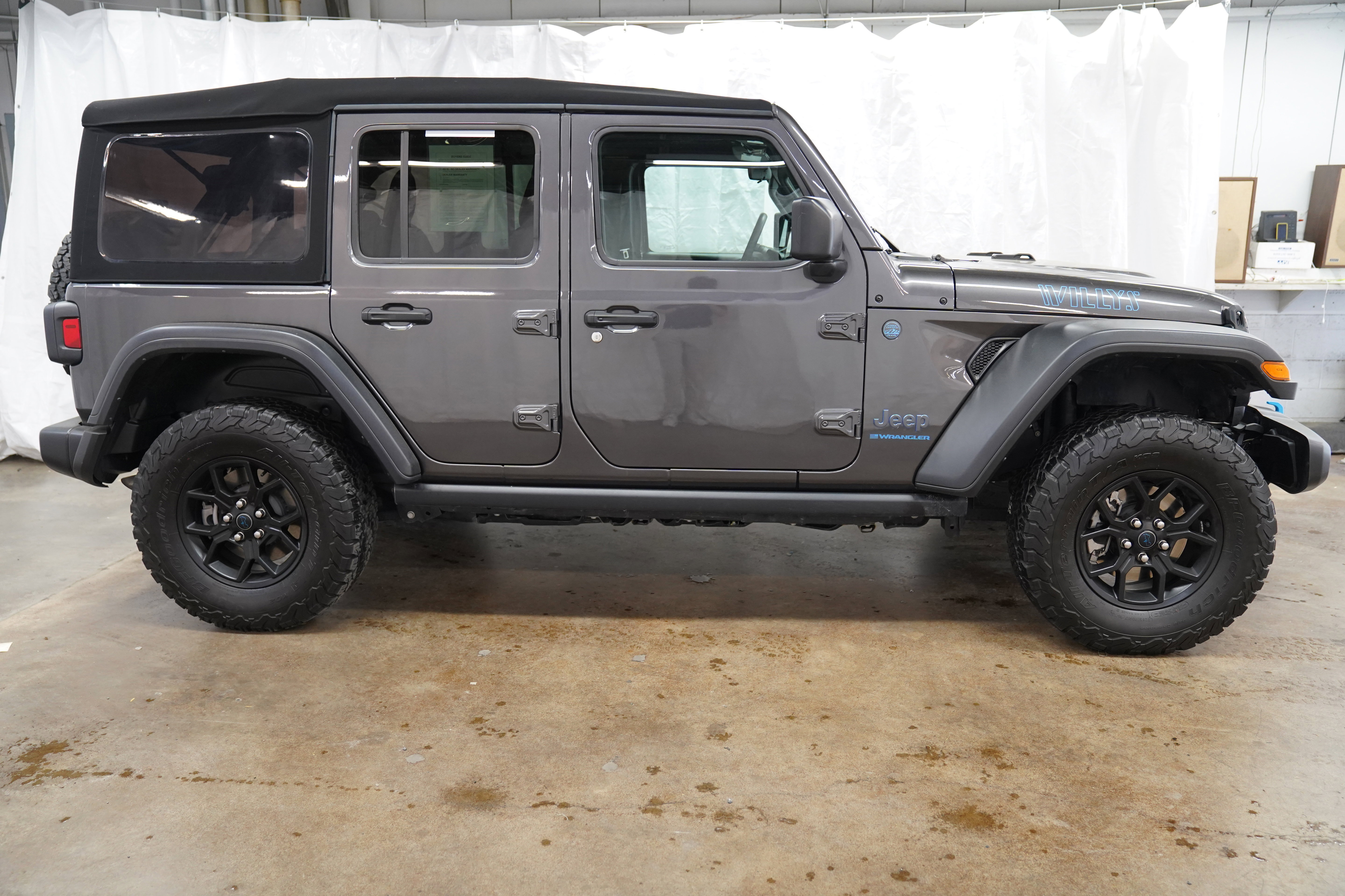 Used 2024 Jeep Wrangler Unlimited AWD/4WD image 2