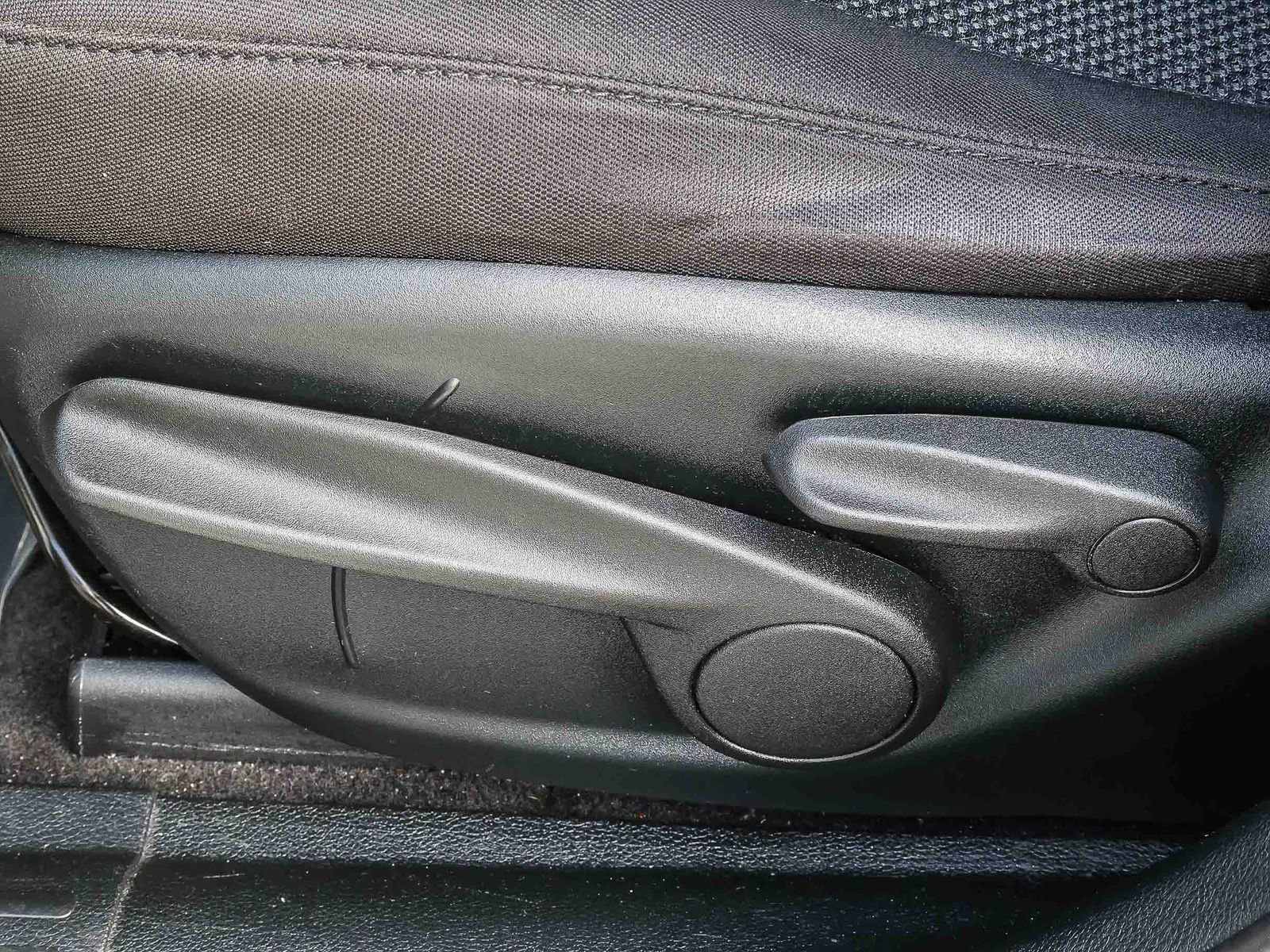 Used 2019 Jeep Cherokee Latitude w/ Popular Appearance Group image 22