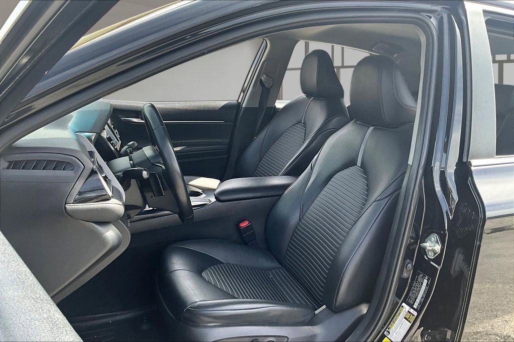 Used 2020 Toyota Camry SE image 21