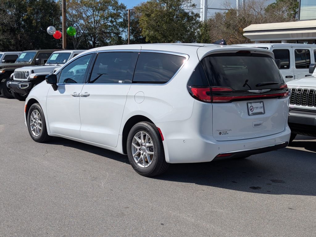 New 2026 Chrysler Pacifica Select FWD image 7