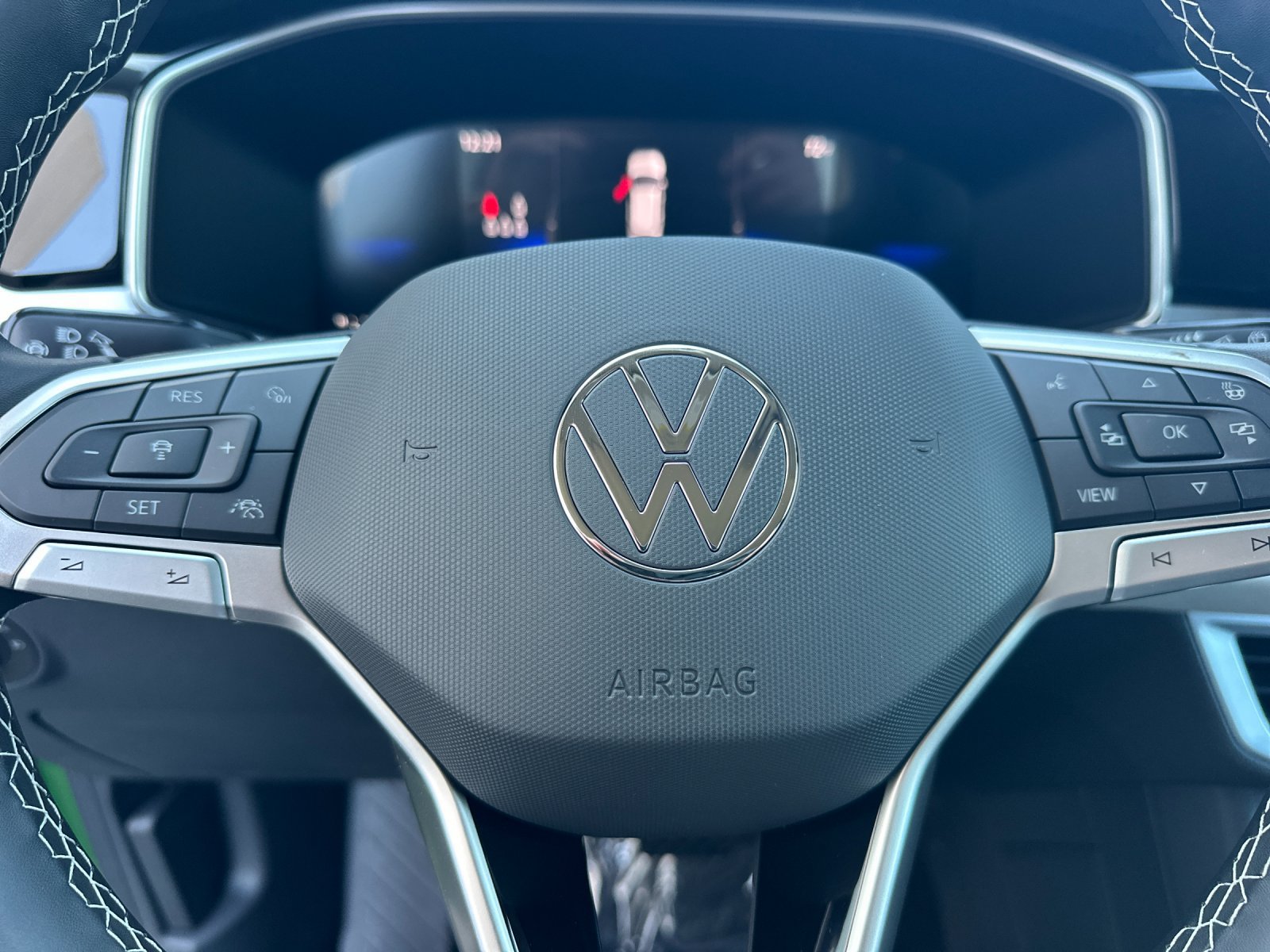 New 2027 Volkswagen Taos SE FWD image 23