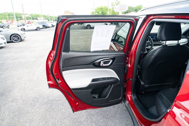Used 2025 Jeep Compass Limited AWD/4WD image 11