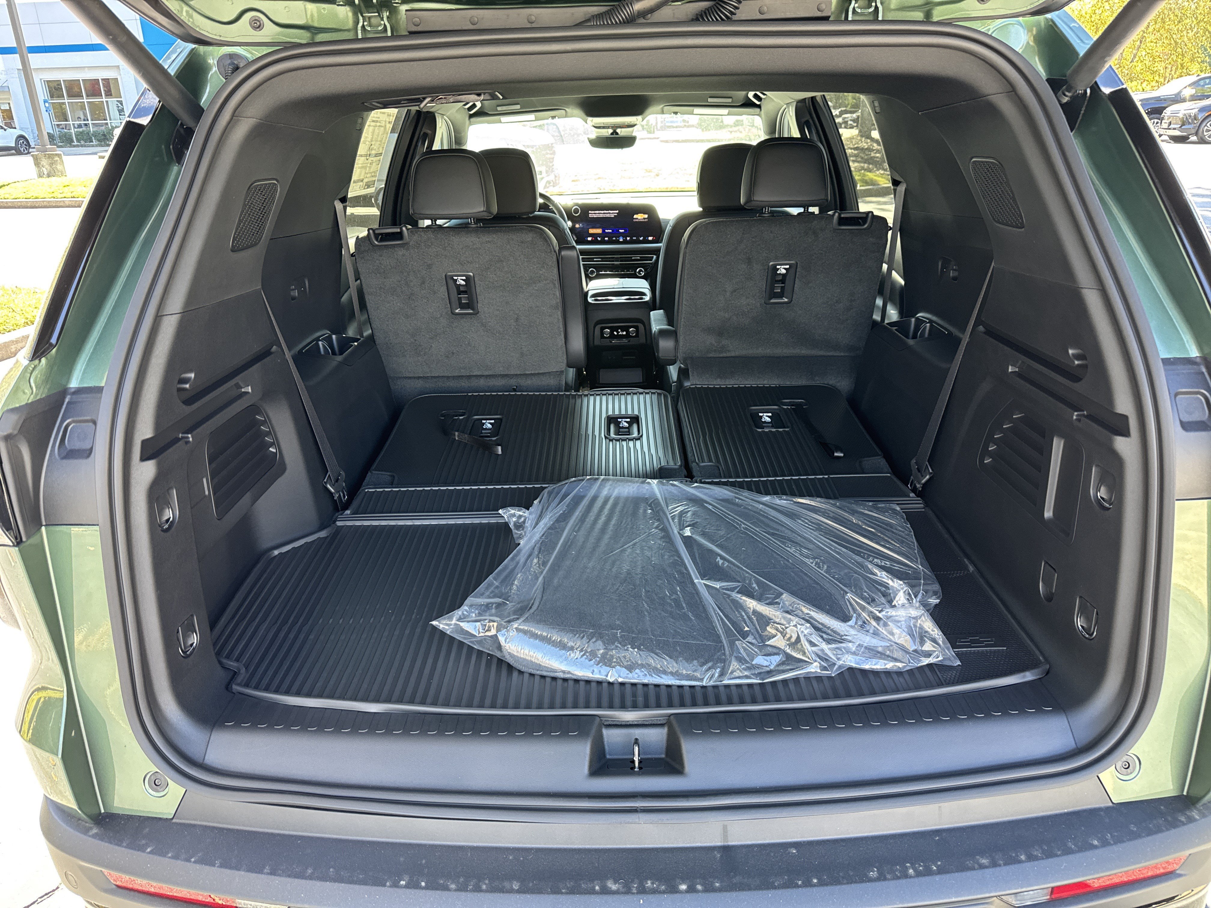 New 2027 Chevrolet Traverse LT w/ Enhanced Driving Package FWD image 18