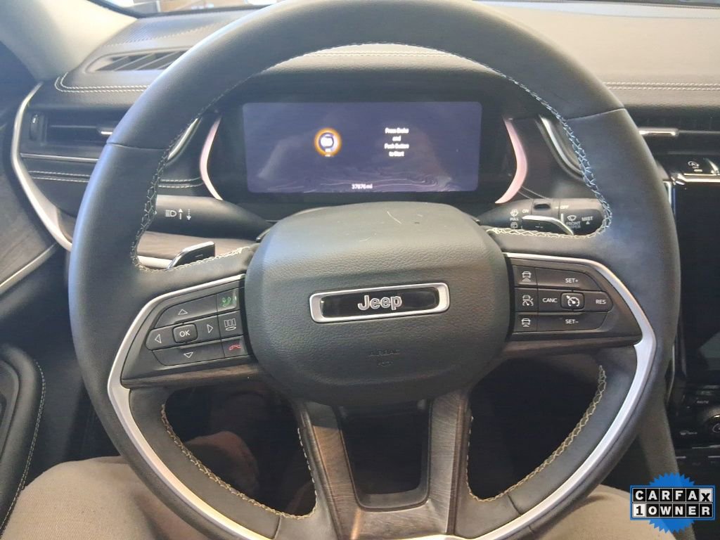 Used 2023 Jeep Grand Cherokee Limited w/ Black Appearance Package image 10