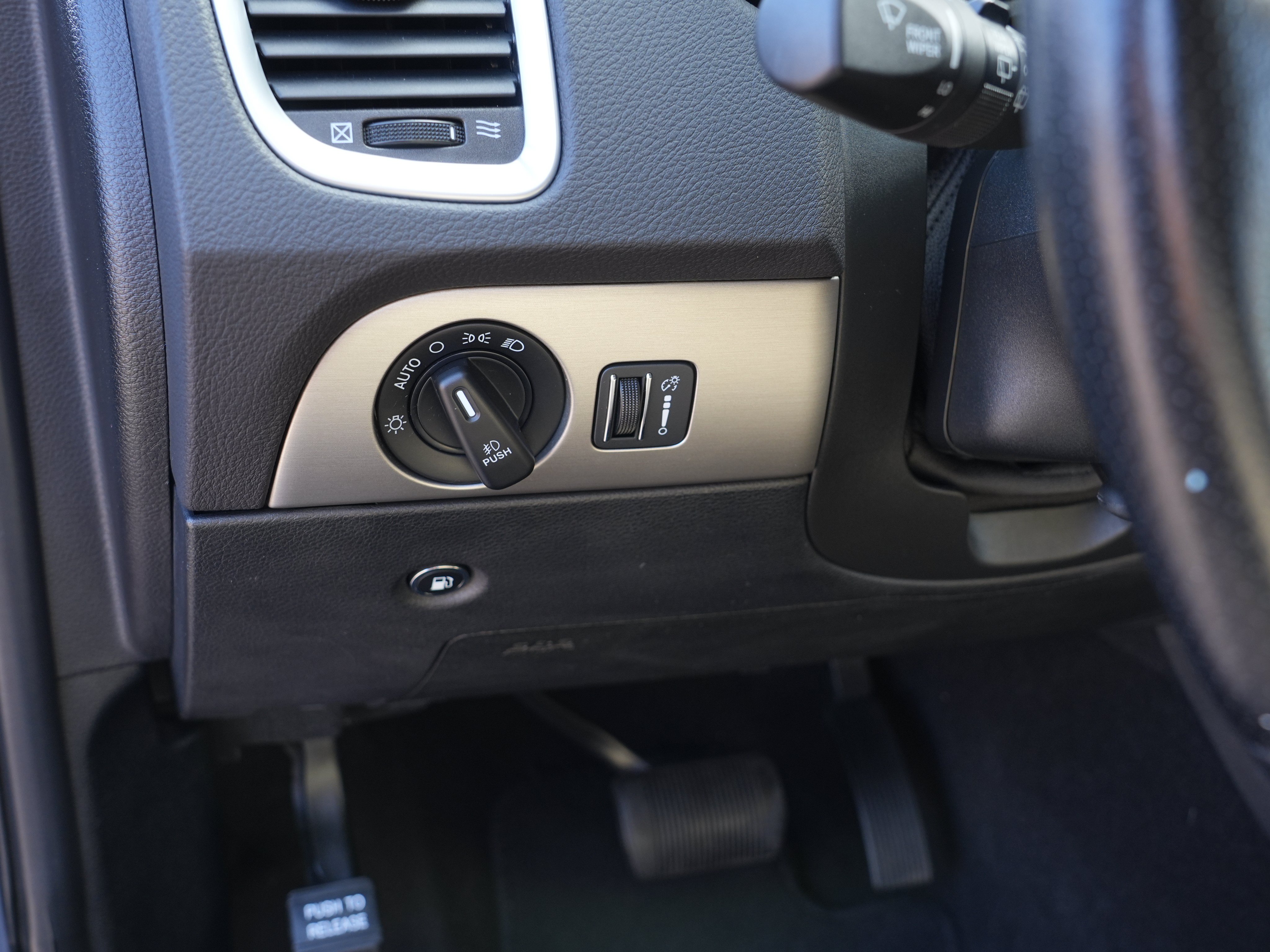 Used 2020 Dodge Durango SXT AWD/4WD image 17