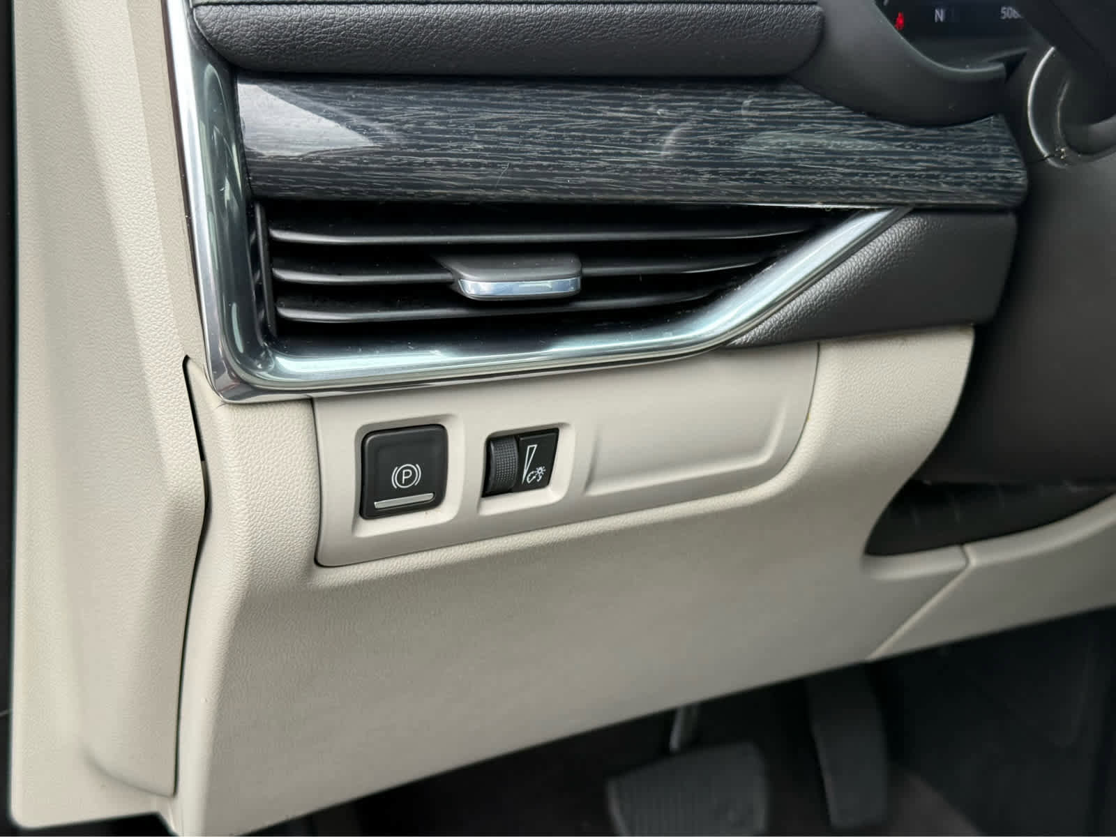 Used 2020 Cadillac XT4 Premium Luxury w/ Cold Weather Package FWD image 14