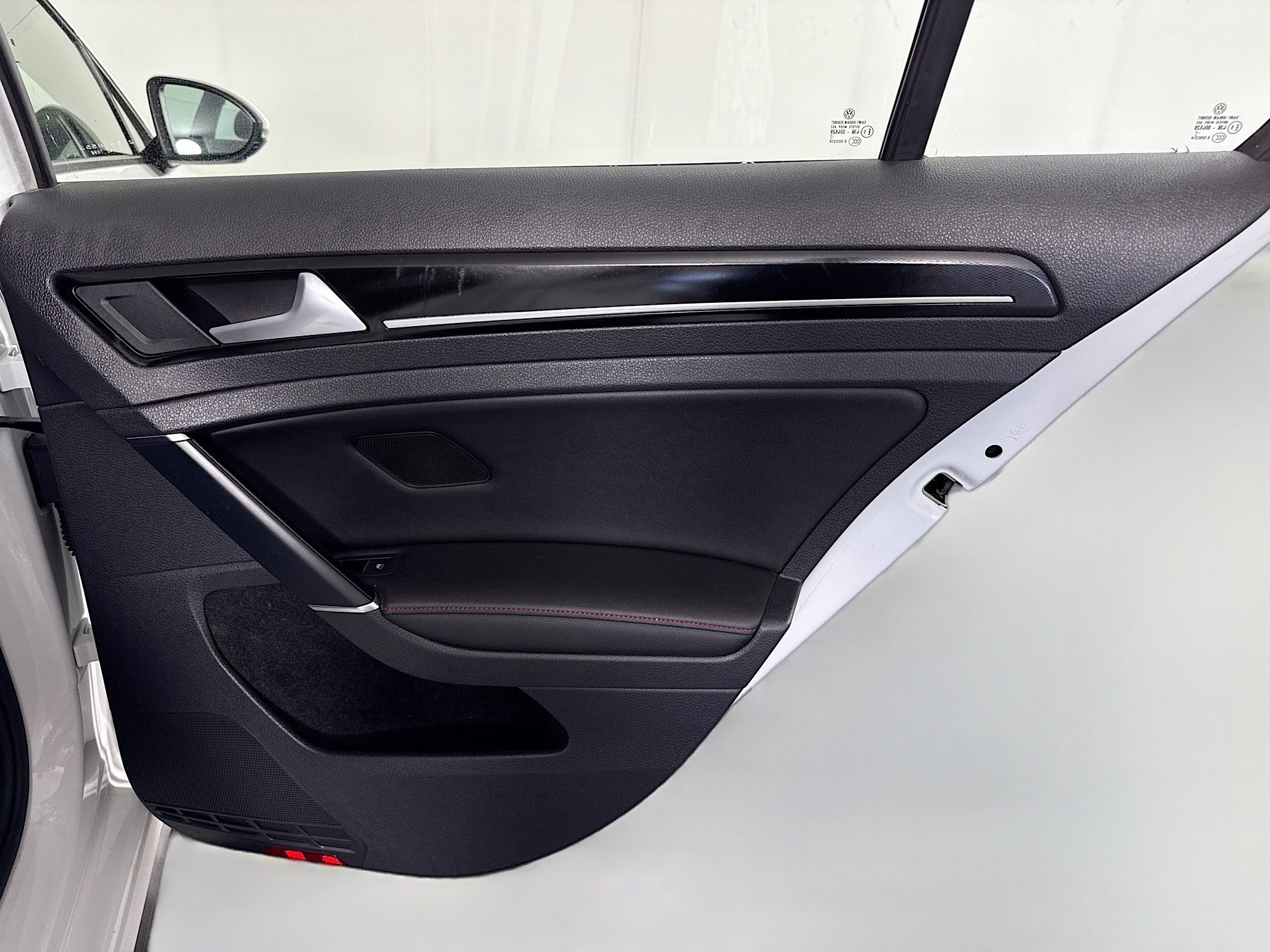 Used 2017 Volkswagen GTI SE image 28