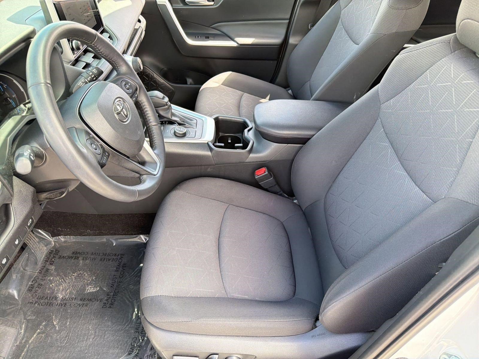 Used 2023 Toyota RAV4 XLE w/ Convenience Package image 5