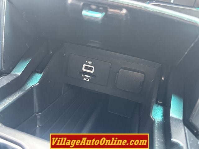 Used 2016 Ford Explorer XLT w/ Equipment Group 201A AWD/4WD image 25