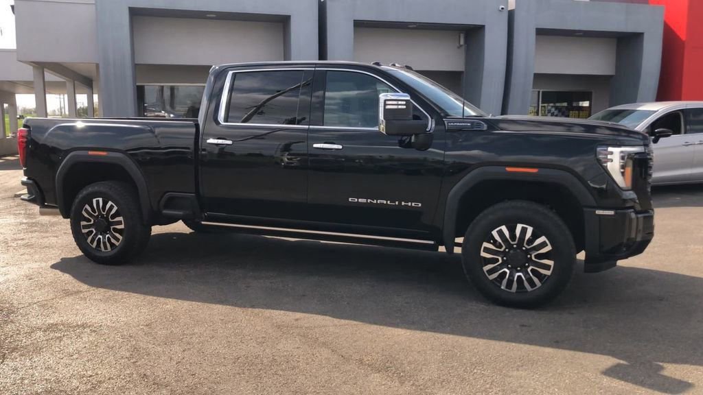 Used 2025 GMC Sierra 2500 Denali Ultimate image 8