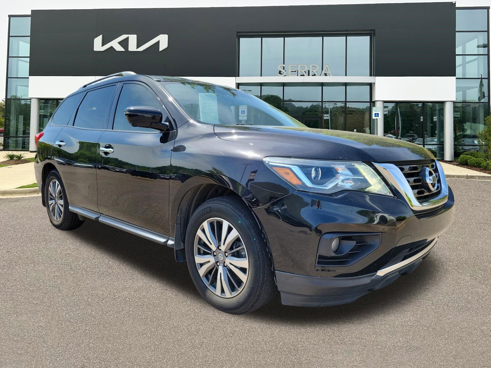 Used 2018 Nissan Pathfinder SL FWD image 1