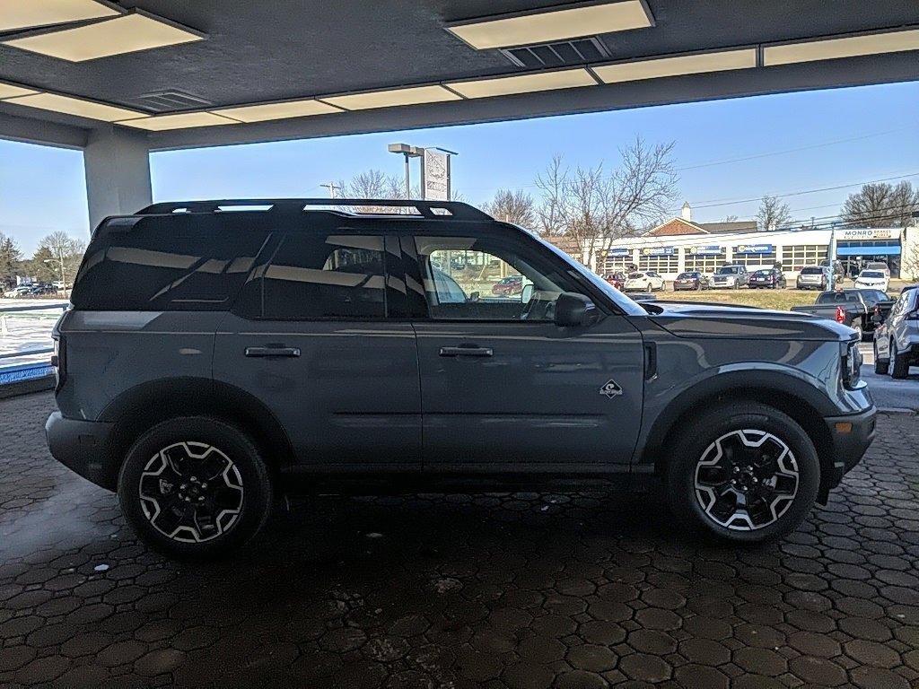 Used 2025 Ford Bronco Sport Outer Banks image 4