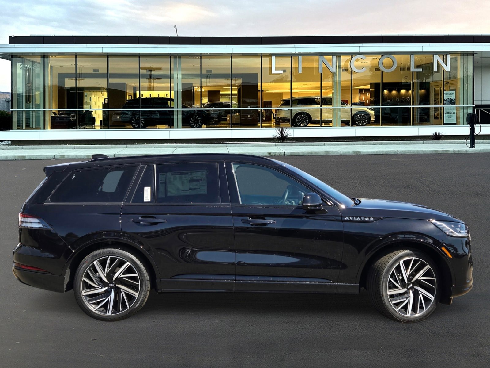 New 2025 Lincoln Aviator Black Label w/ Jet Appearance Package image 3