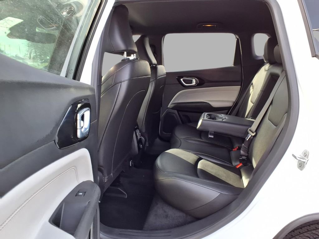 Used 2025 Jeep Compass Limited image 26