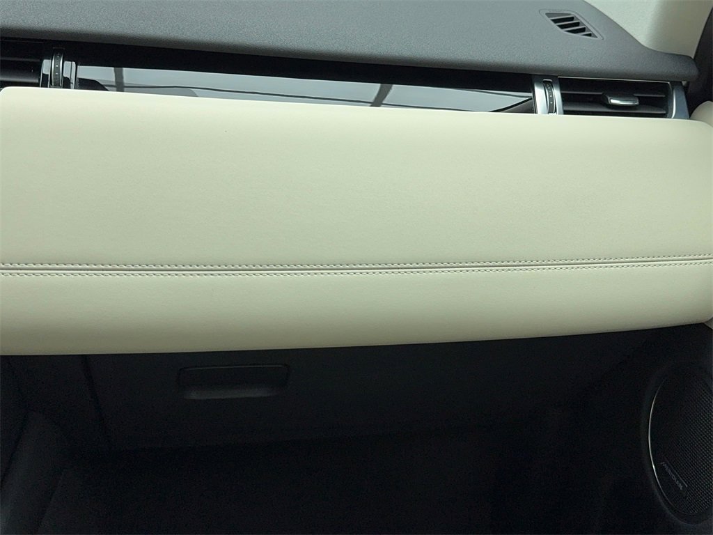 Used 2023 Land Rover Discovery Sport SE image 20