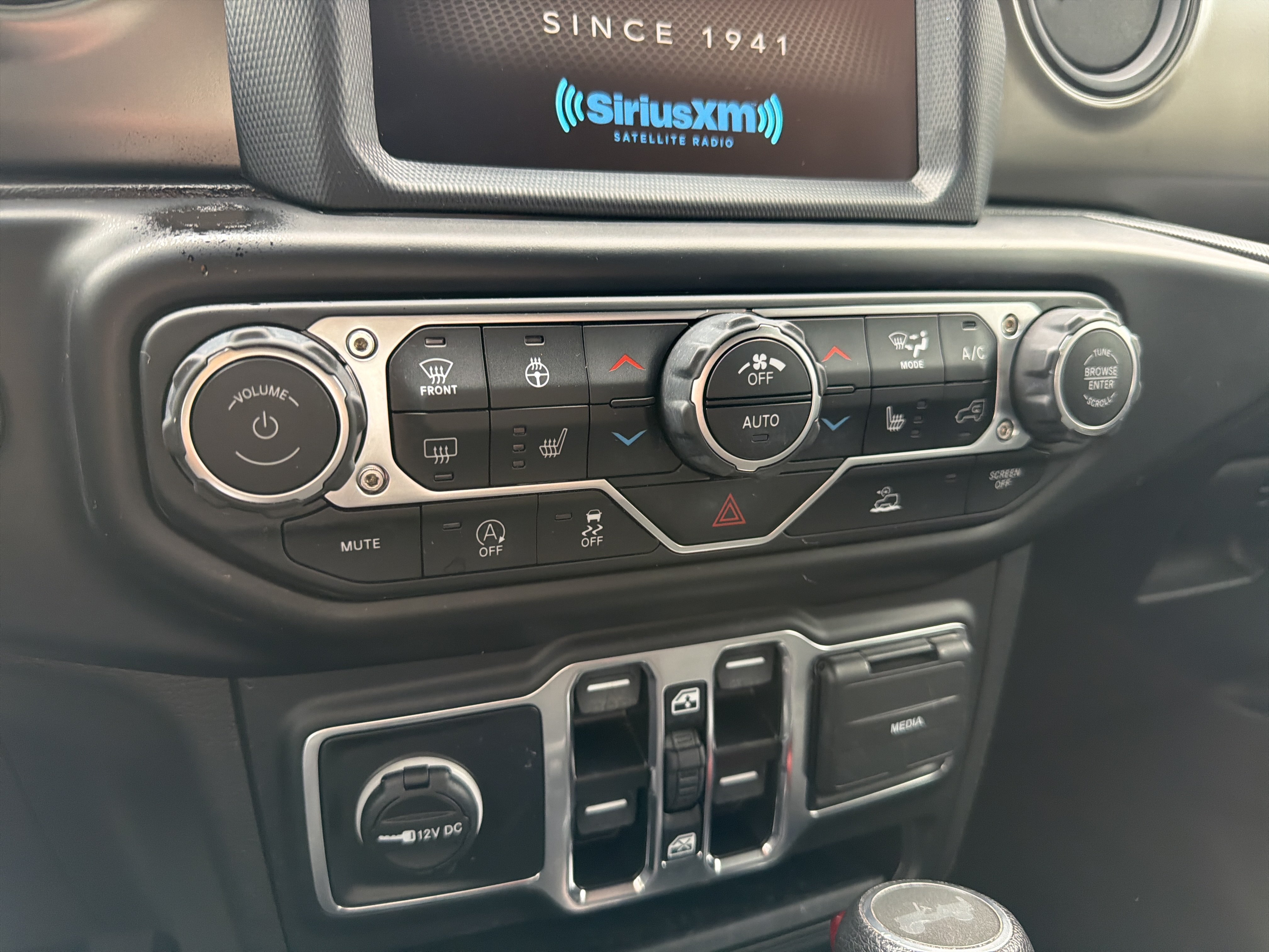 Used 2023 Jeep Wrangler Unlimited Willys AWD/4WD image 16