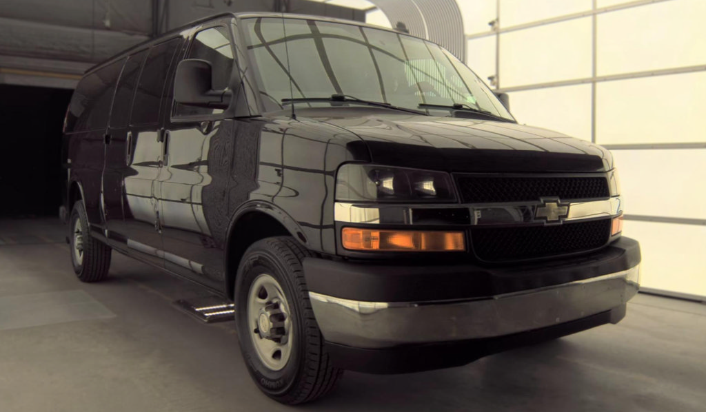 Used 2017 Chevrolet Express 3500 LT w/ LT Preferred Equipment Group RWD image 4