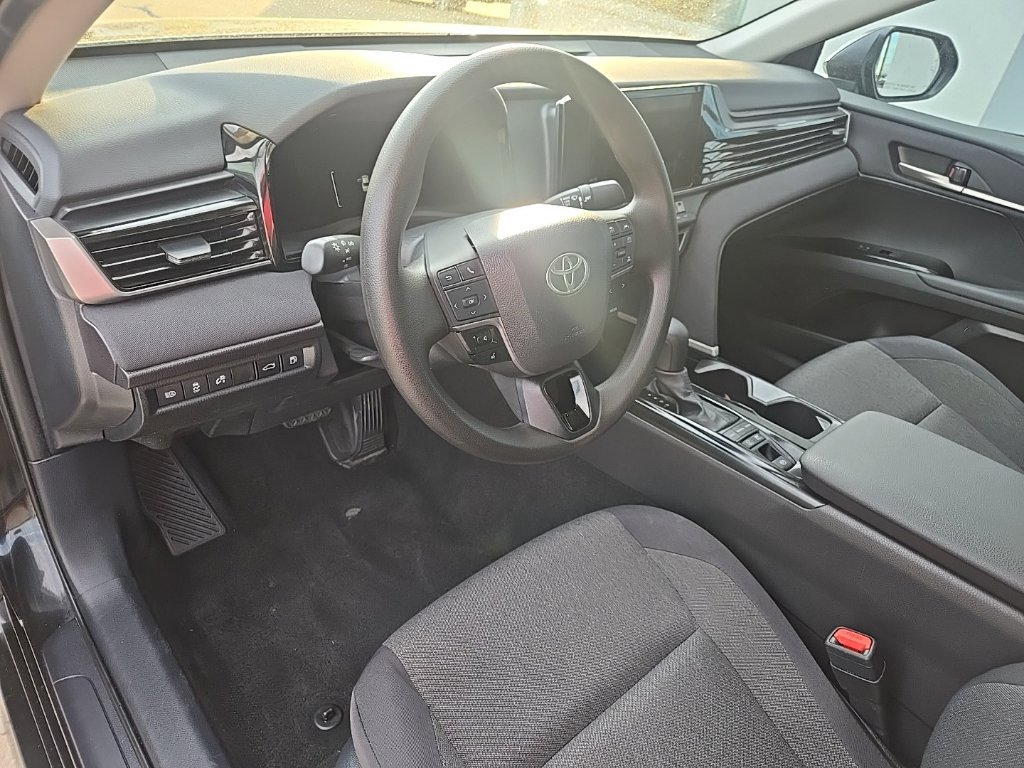 Used 2025 Toyota Camry LE FWD image 10