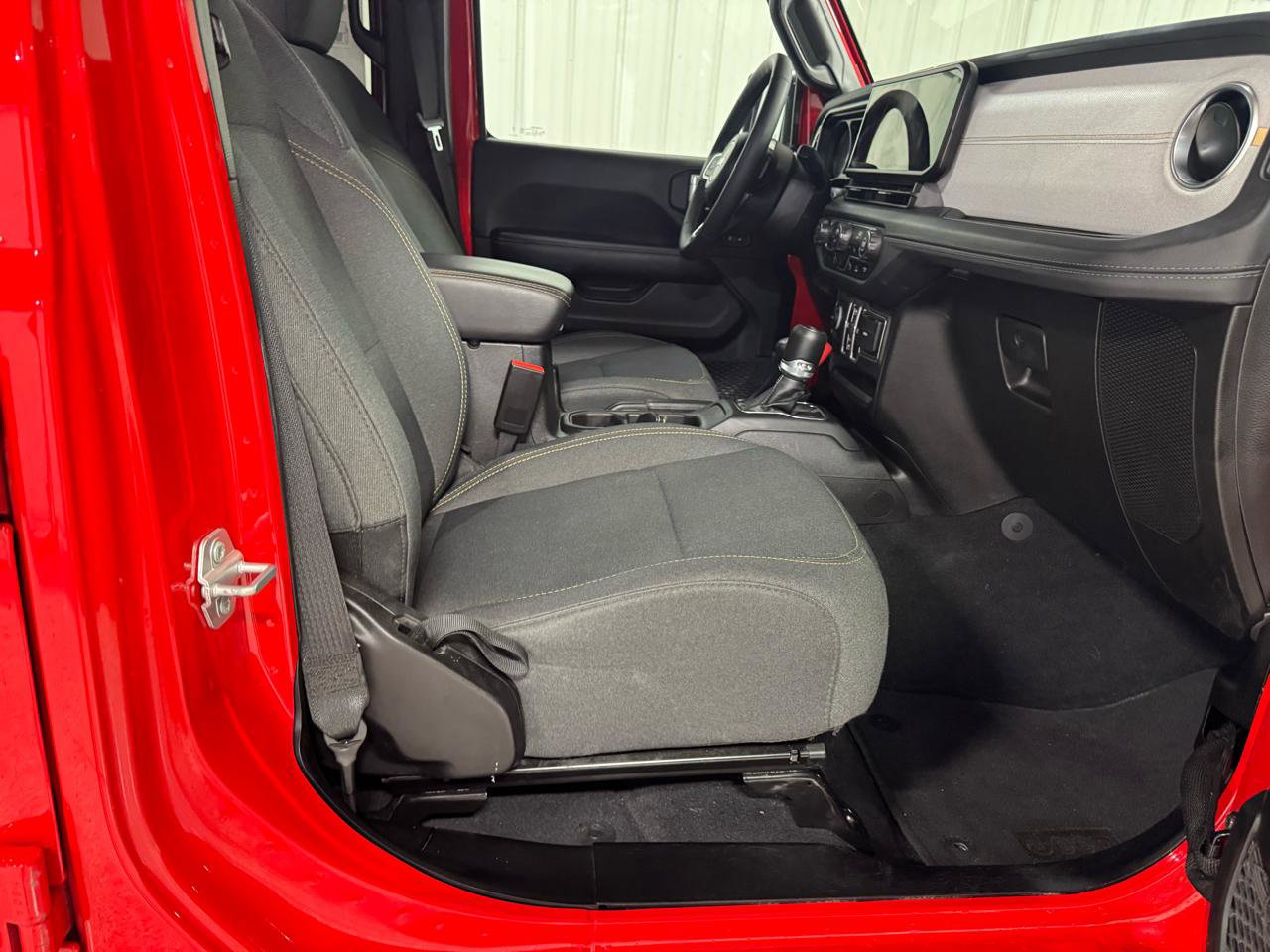 Used 2025 Jeep Wrangler Sahara w/ Safety Group AWD/4WD image 13