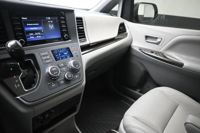 Used 2020 Toyota Sienna XLE FWD image 30