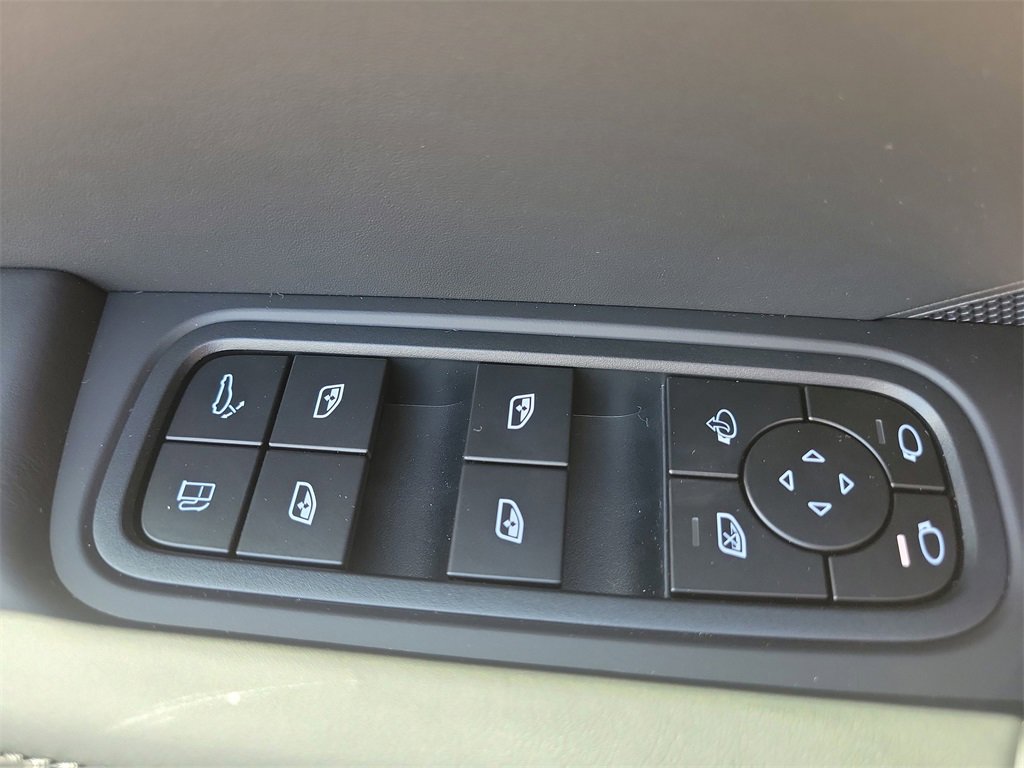 New 2025 Porsche Cayenne E-Hybrid Coupe image 26