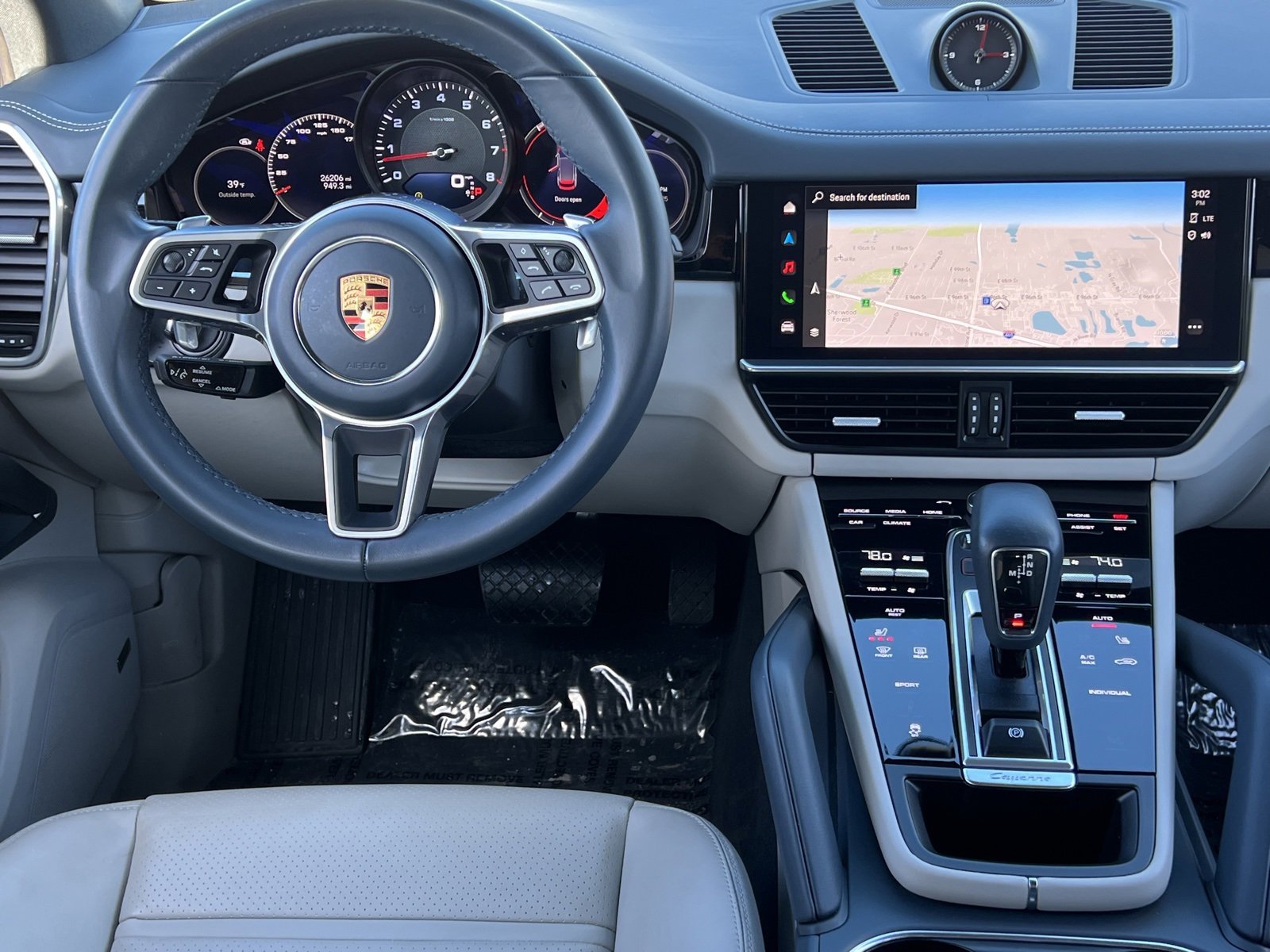Certified 2022 Porsche Cayenne Platinum Edition image 14