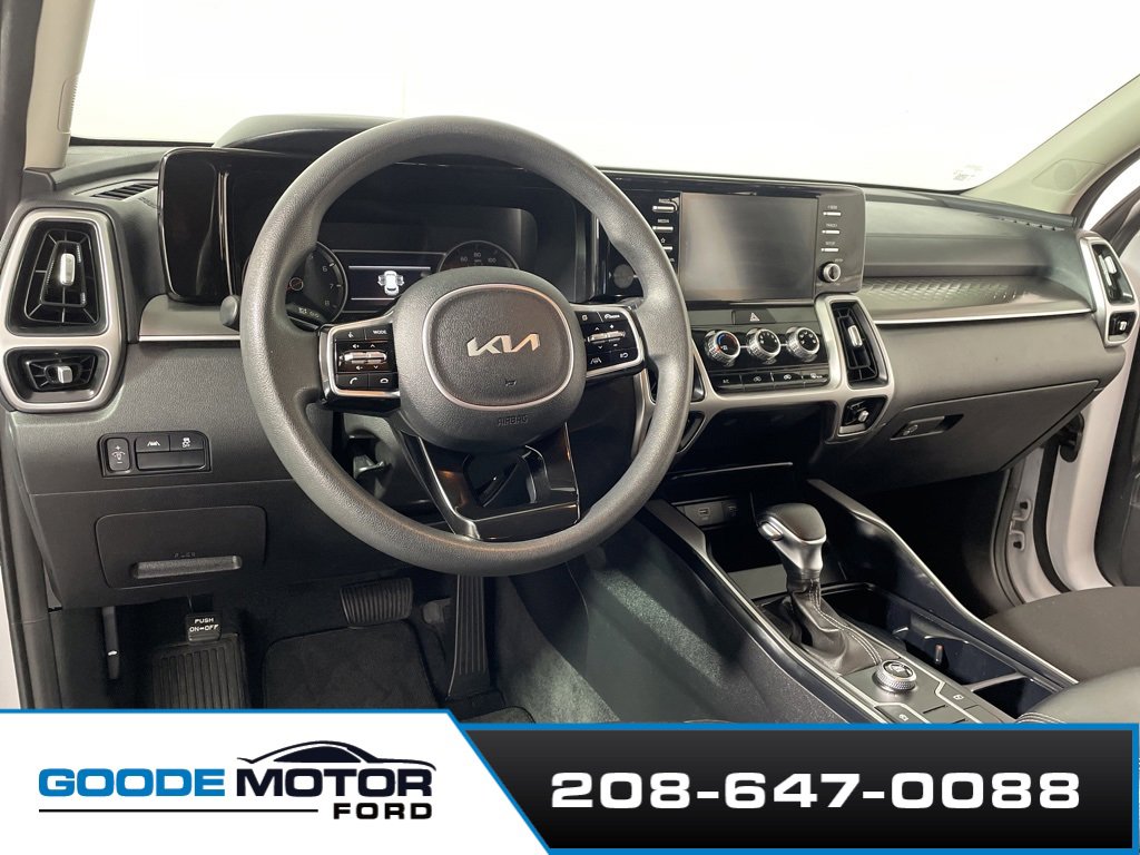 Used 2022 Kia Sorento LX image 15