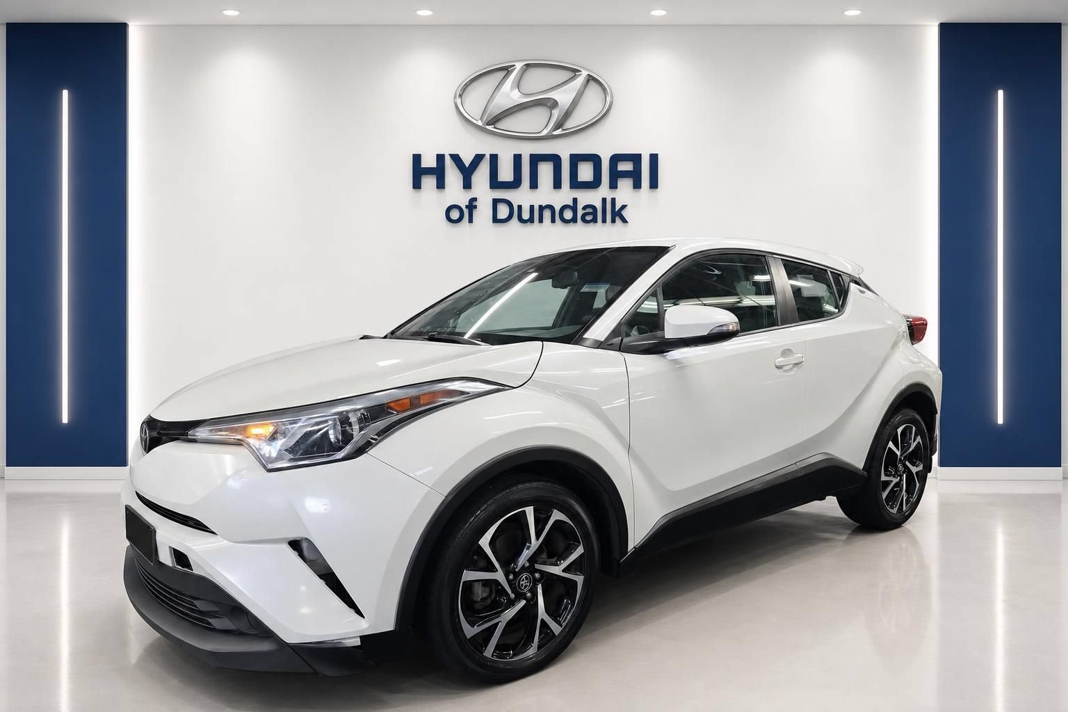 Used 2019 Toyota C-HR XLE FWD image 3