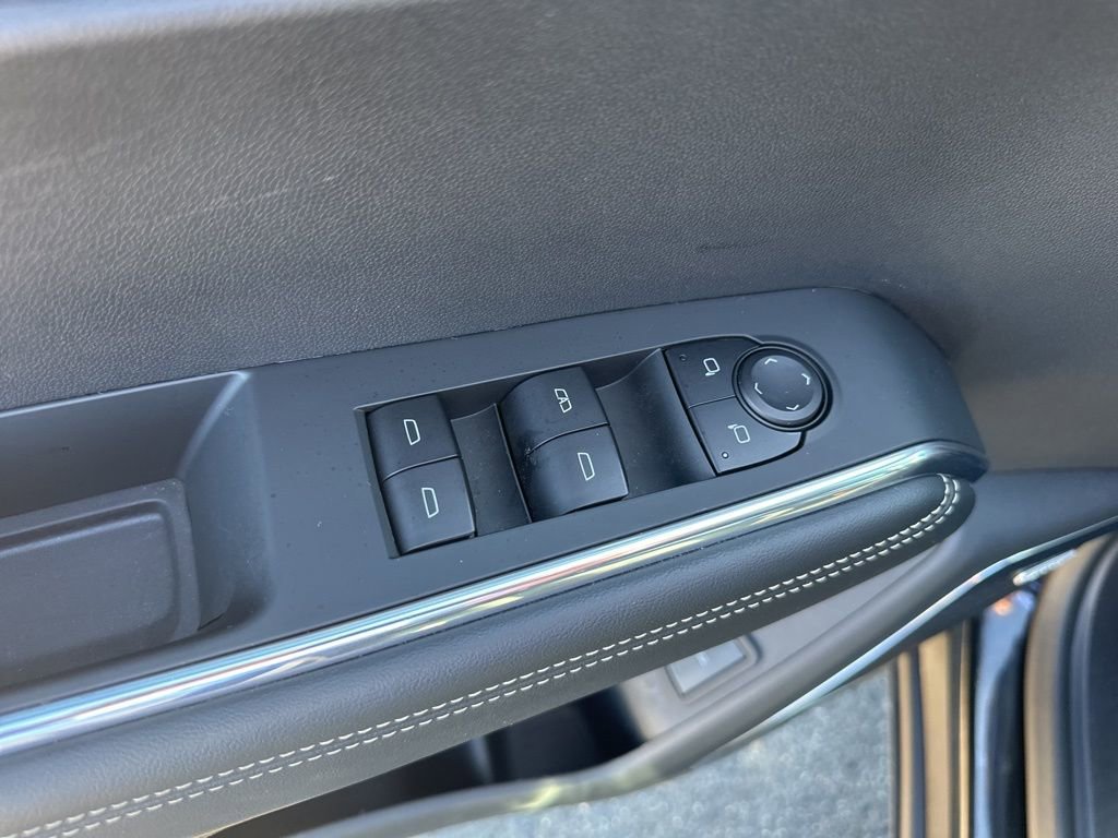 Used 2025 GMC Acadia Elevation w/ Elevation Premium Package image 16