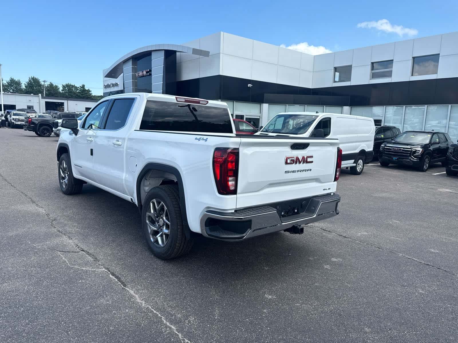 New 2026 GMC Sierra 1500 SLE AWD/4WD image 3
