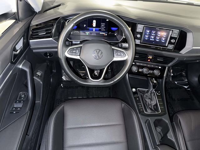 Used 2024 Volkswagen Jetta SE w/ Panoramic Sunroof Package image 4