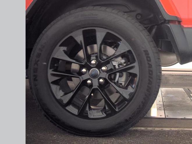 Used 2025 Jeep Wrangler Unlimited Sahara w/ Safety Group image 14