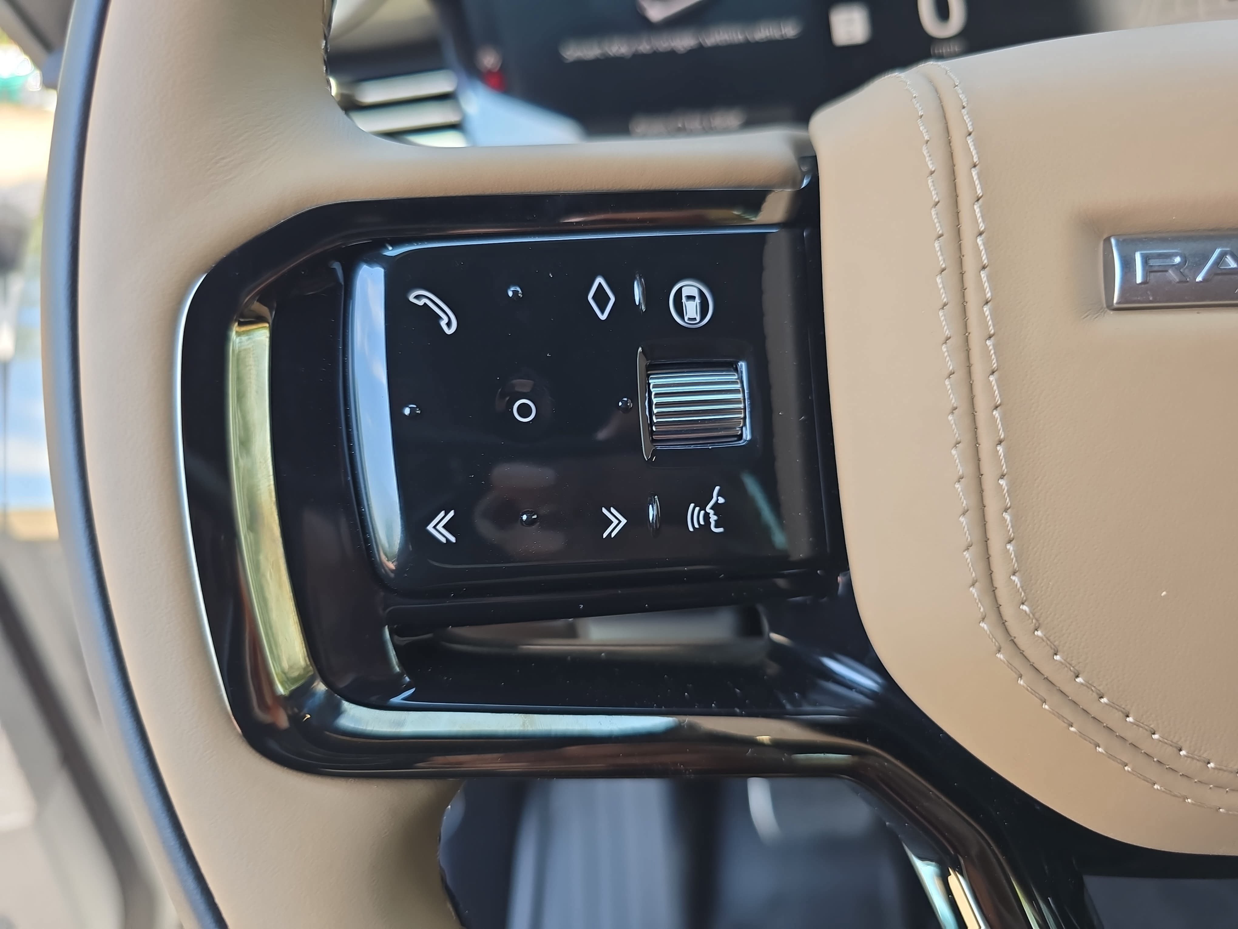 New 2026 Land Rover Range Rover Sport Dynamic SE AWD/4WD image 17